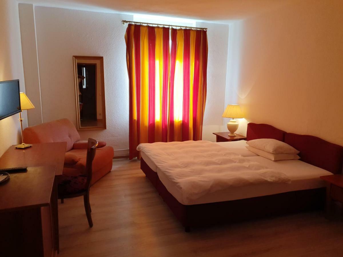 Hotel-Events Adlerpalast Rüsselsheim Eksteriør billede