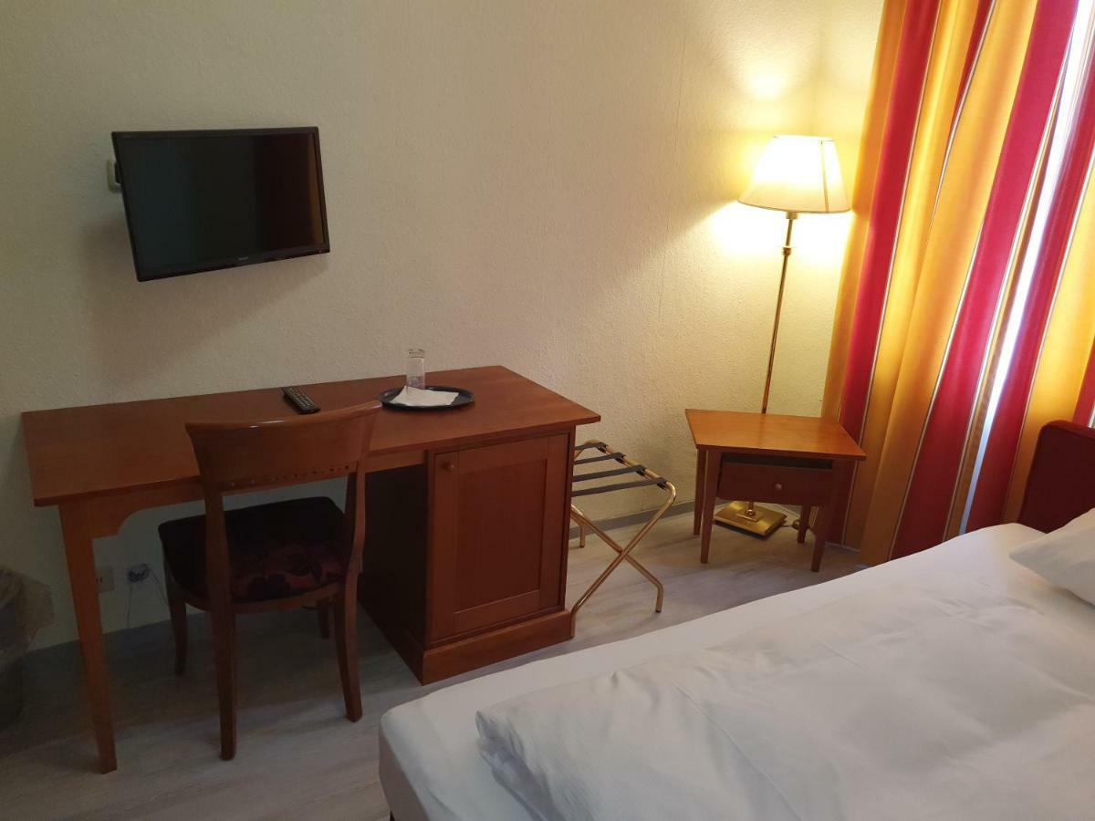 Hotel-Events Adlerpalast Rüsselsheim Eksteriør billede