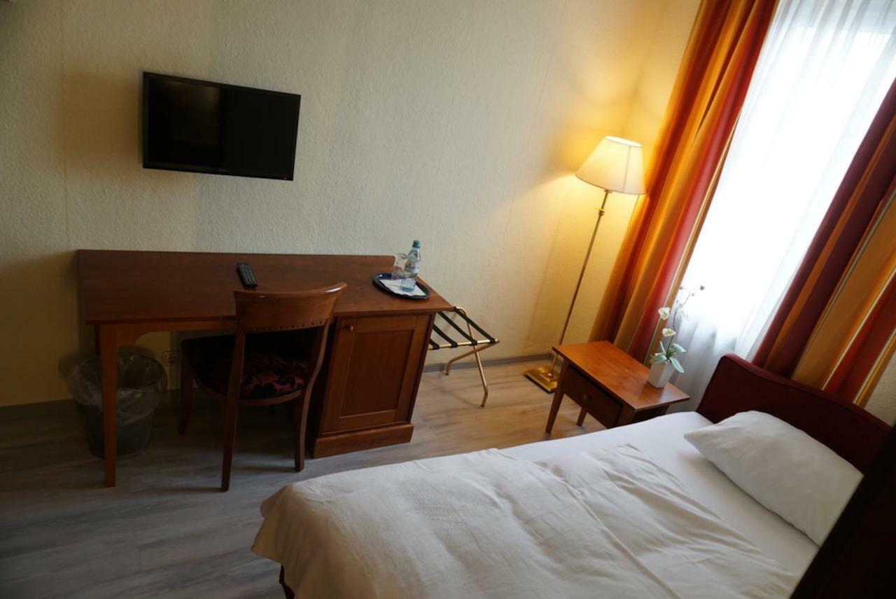 Hotel-Events Adlerpalast Rüsselsheim Eksteriør billede